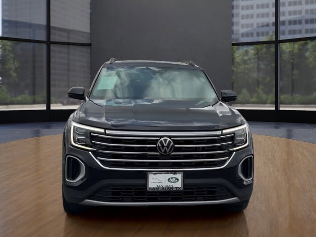 Used 2024 Volkswagen Atlas SE w/ Panoramic Sunroof Package FWD image 2