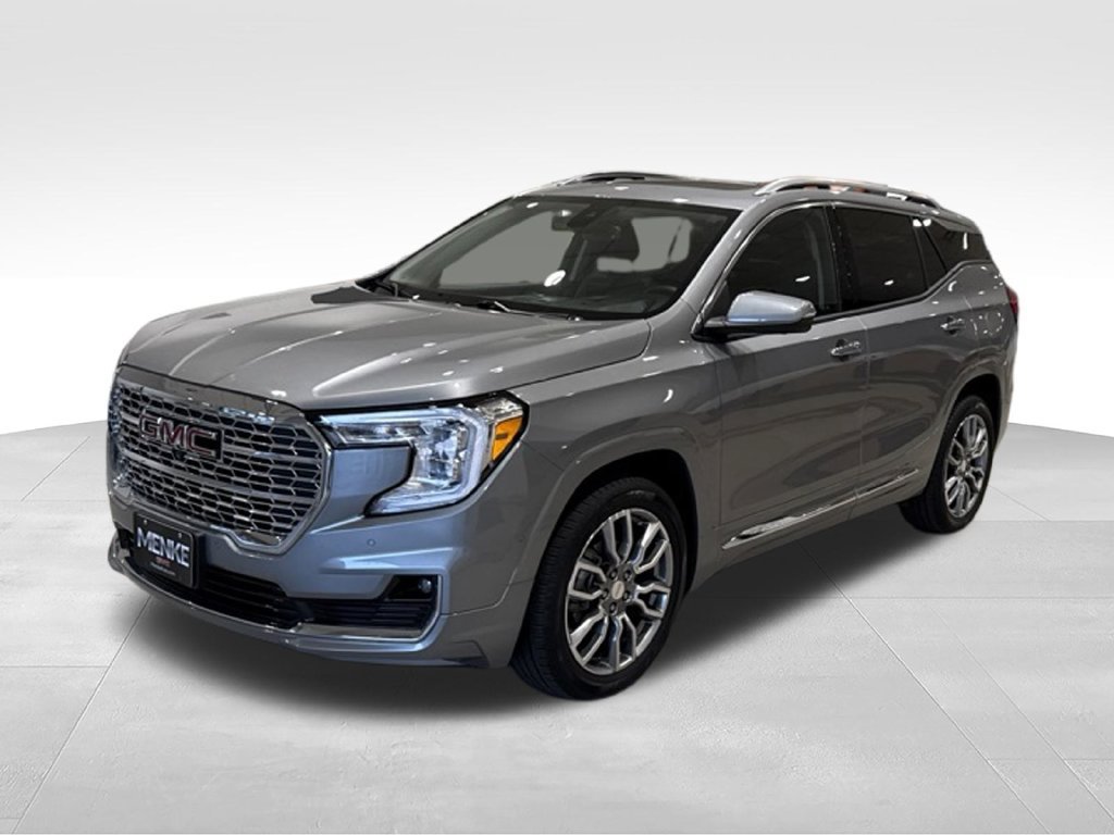 Used 2024 GMC Terrain Denali w/ Denali Premium Package AWD/4WD image 3