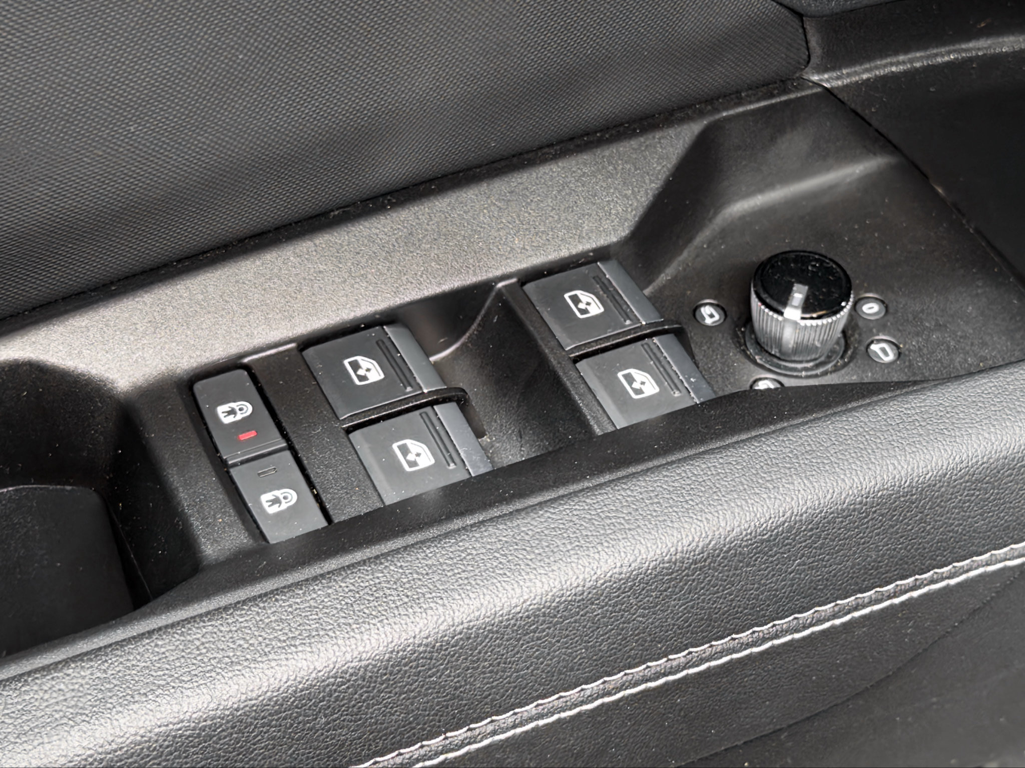 Used 2022 Audi Q4 e-tron Premium Plus AWD/4WD image 8