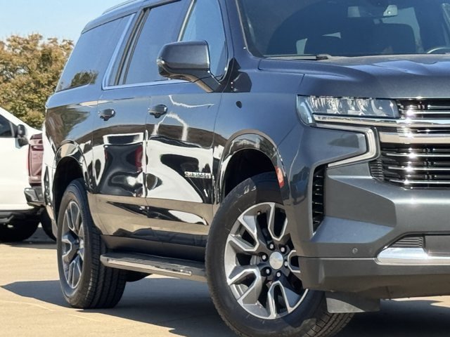 Used 2021 Chevrolet Suburban LT w/ LT Signature Package AWD/4WD image 3
