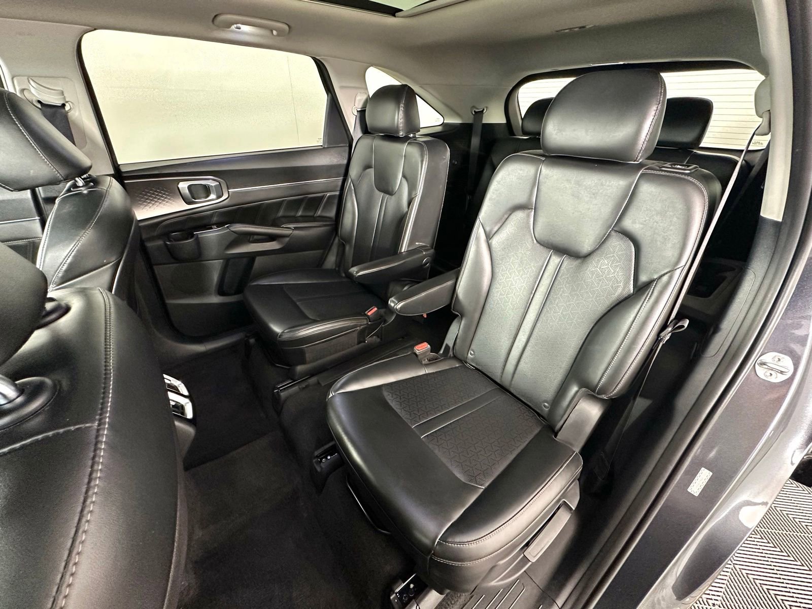 Used 2022 Kia Sorento SX AWD/4WD image 34
