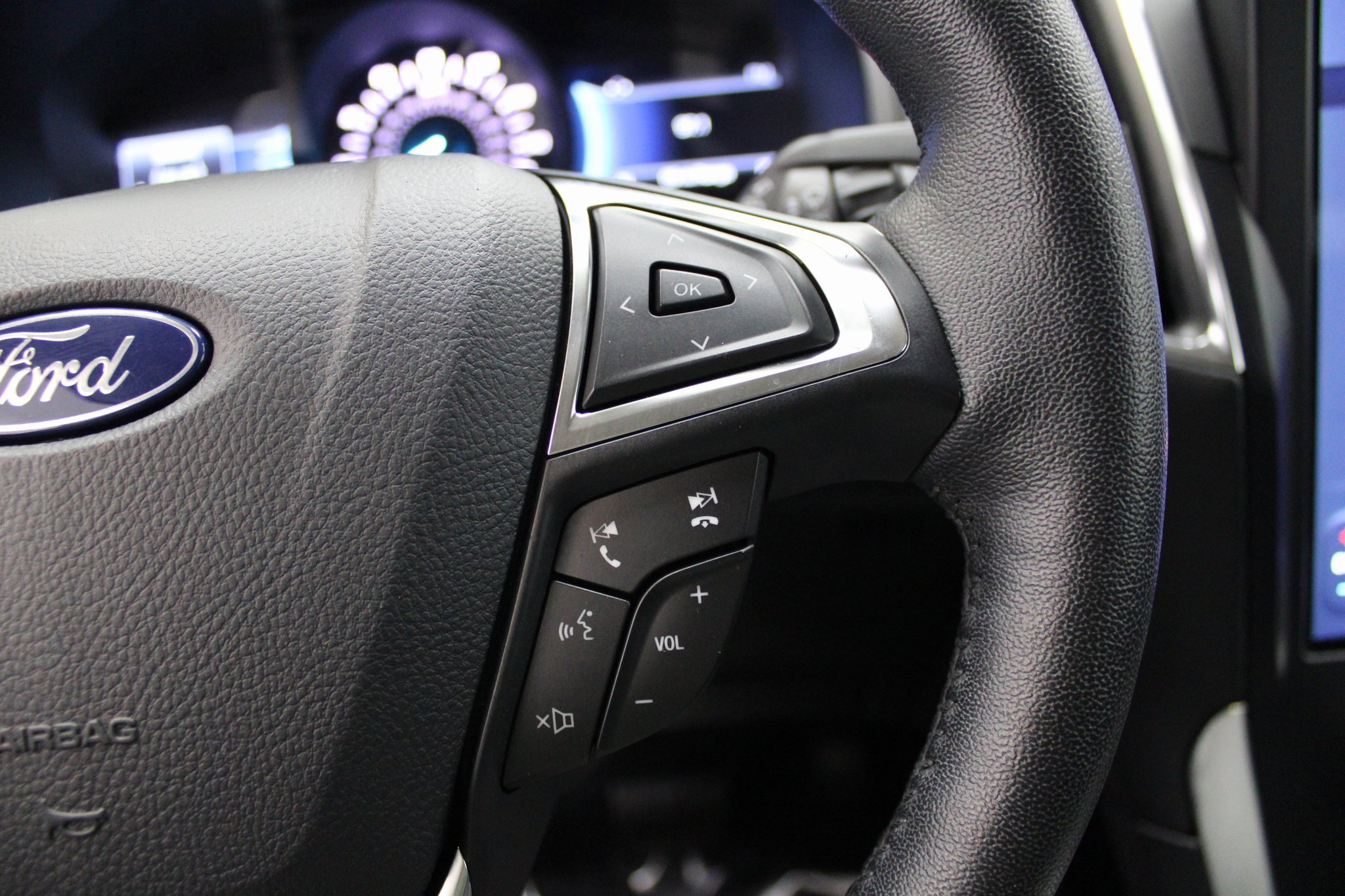 Used 2024 Ford Edge Titanium image 35