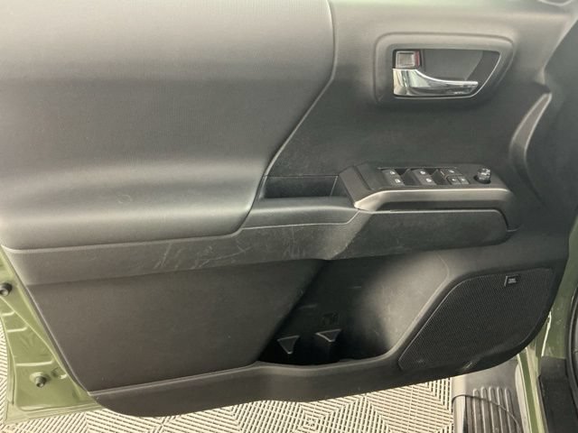 Used 2021 Toyota Tacoma TRD Off-Road w/ TRD Premium Off Road Package AWD/4WD image 7
