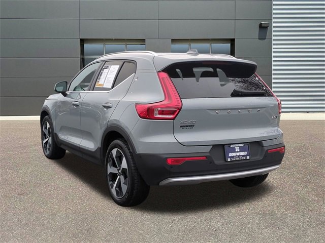Used 2025 Volvo XC40 B5 Plus image 5