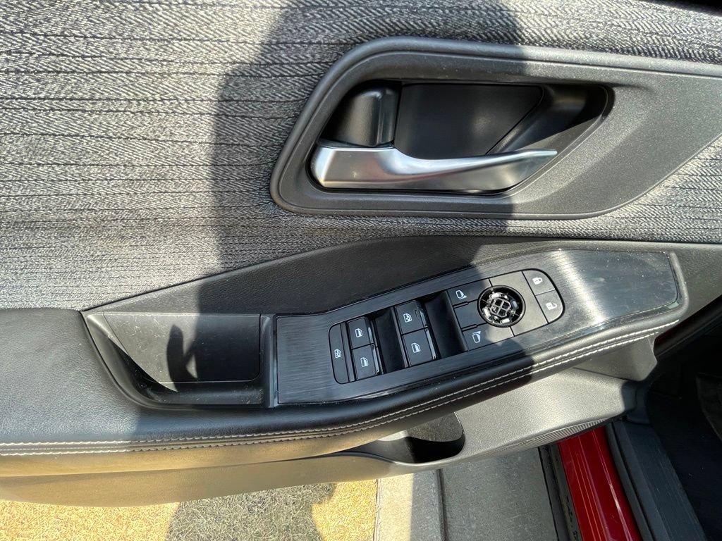 Used 2021 Nissan Rogue SV AWD/4WD image 11
