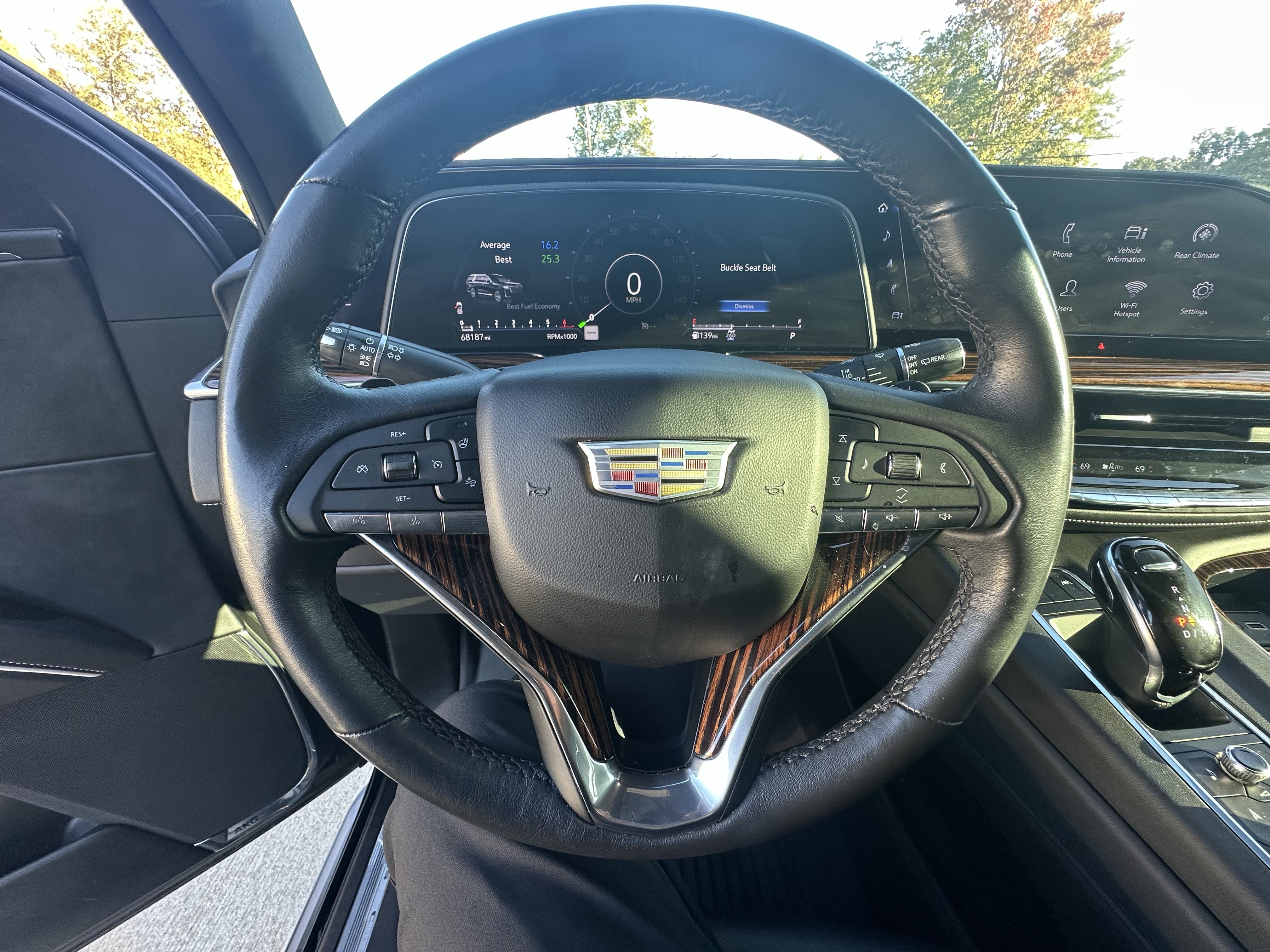 Used 2022 Cadillac Escalade Luxury AWD/4WD image 19
