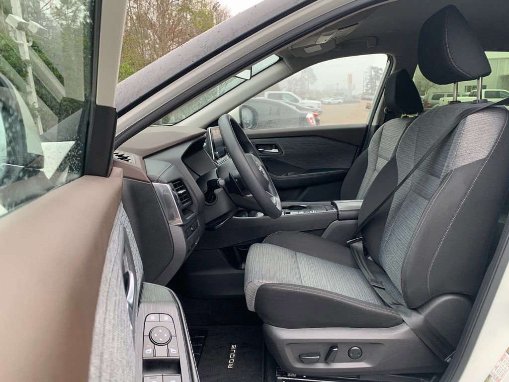 Used 2023 Nissan Rogue SV image 21
