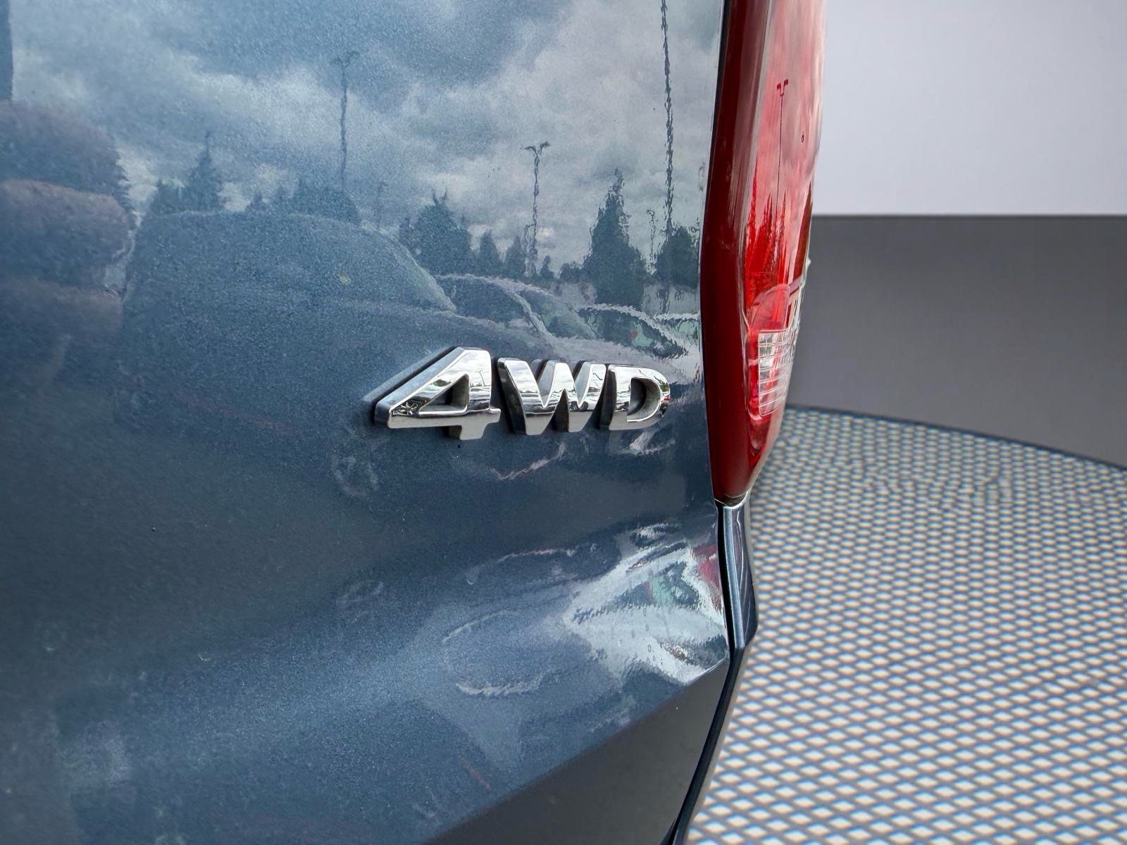Used 2018 Ford Explorer Limited w/ Equipment Group 301A AWD/4WD image 9