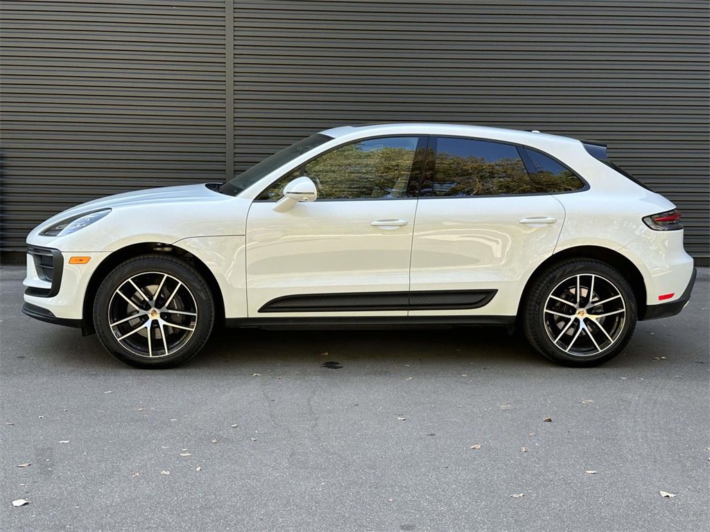 Certified 2025 Porsche Macan Turbo image 2