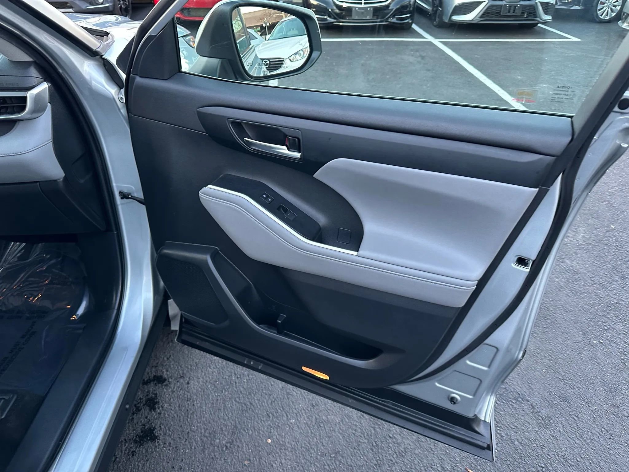 Used 2020 Toyota Highlander XLE image 20