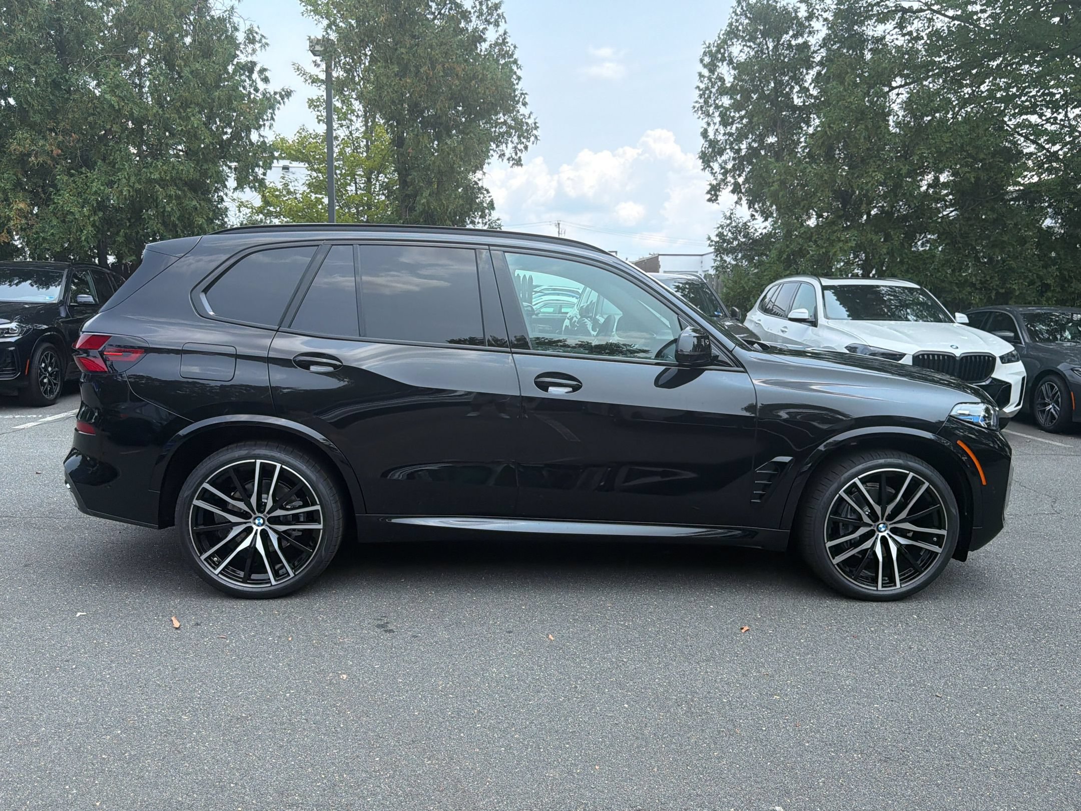 New 2026 BMW X5 xDrive40i w/ M Sport Package AWD/4WD image 8