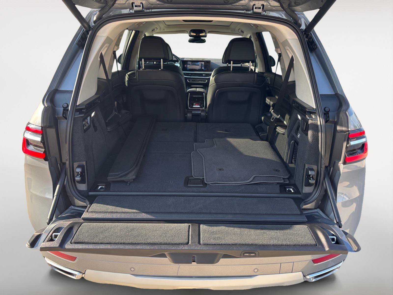 Used 2024 BMW X7 xDrive40i AWD/4WD image 16
