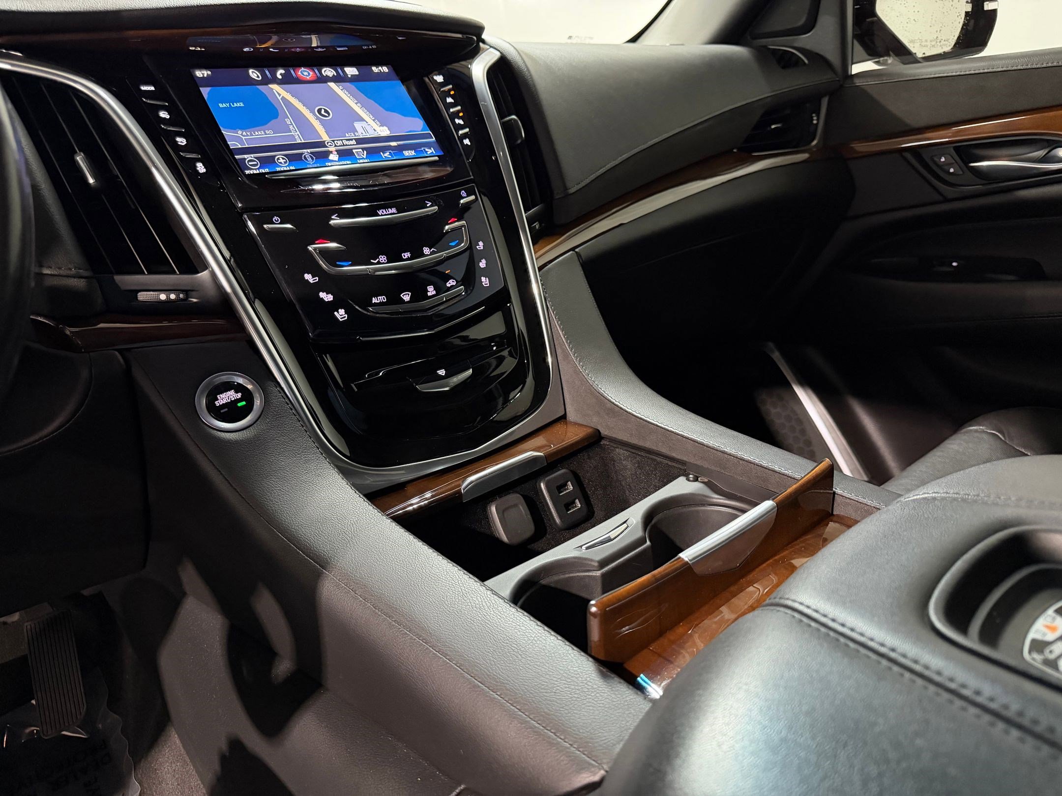 Used 2019 Cadillac Escalade Premium Luxury AWD/4WD image 29