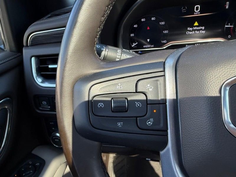 Used 2023 GMC Yukon SLT w/ SLT Premium Package image 14