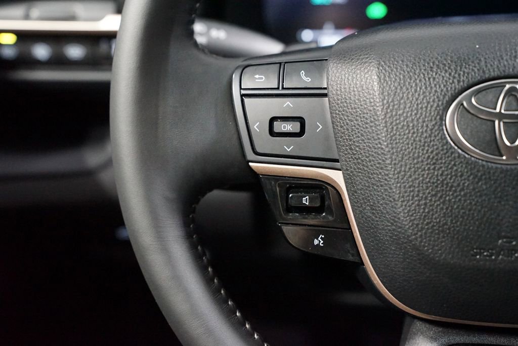 Certified 2025 Toyota Crown Signia image 14