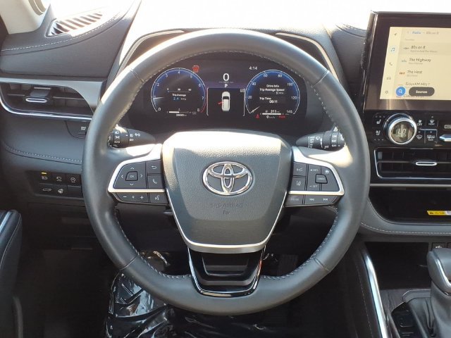 Used 2023 Toyota Highlander Limited AWD/4WD image 13