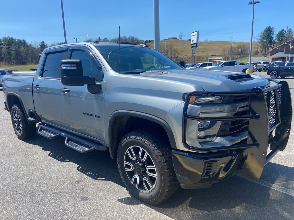 Used 2024 Chevrolet Silverado 2500 Custom w/ Custom Value Package image 4