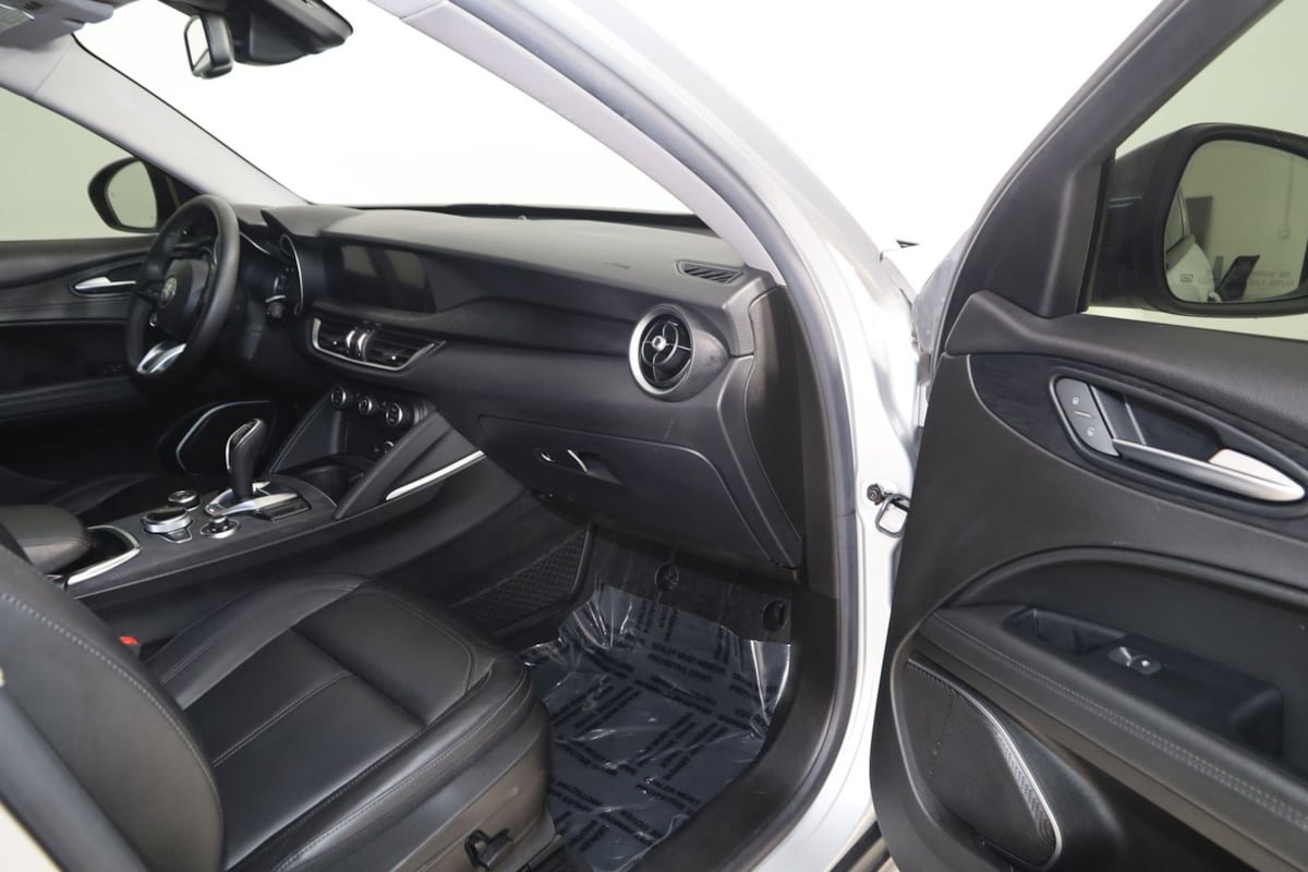 Used 2020 Alfa Romeo Stelvio w/ Nero Edizione RWD image 42