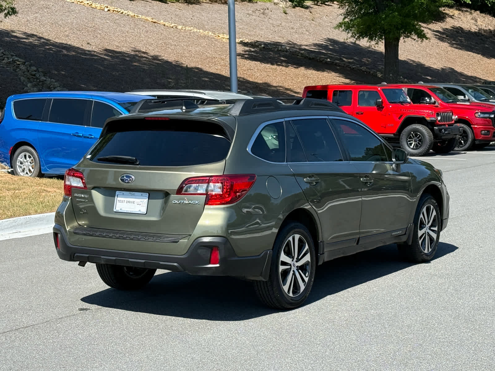 Used 2018 Subaru Outback 2.5i Limited w/ Popular Package #2 AWD/4WD image 5