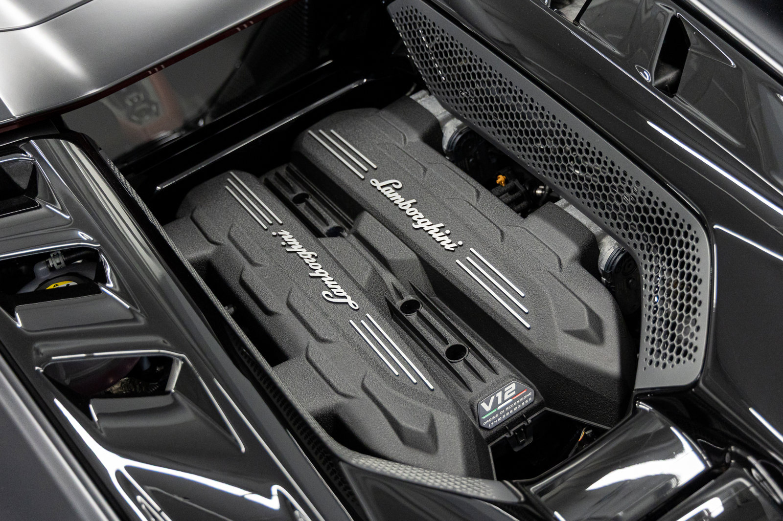 Used 2024 Lamborghini Revuelto image 35