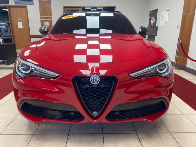 Used 2023 Alfa Romeo Stelvio Estrema image 6