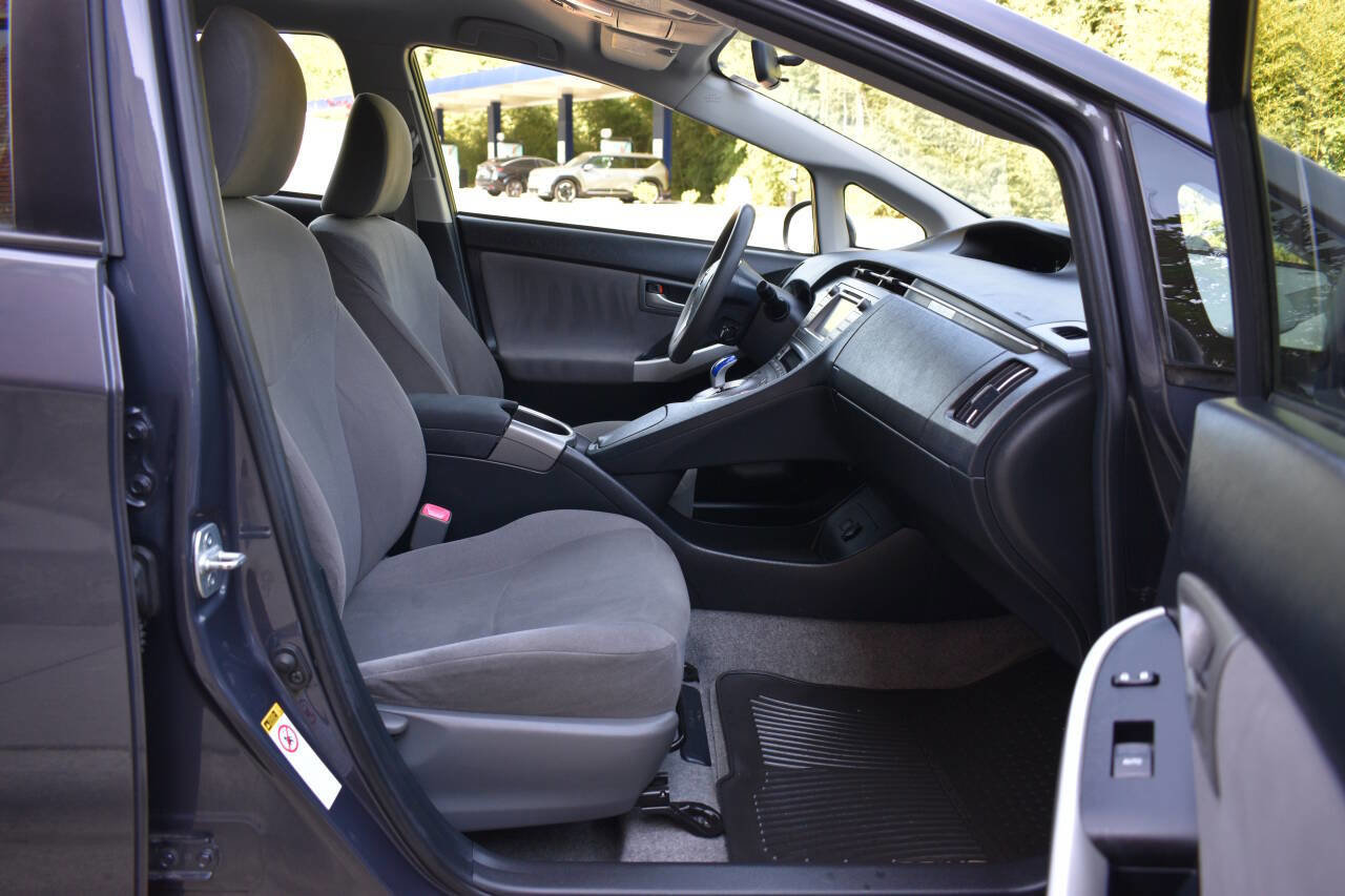 Used 2013 Toyota Prius Three image 8