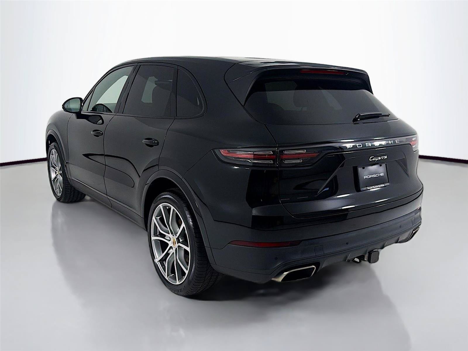 Certified 2023 Porsche Cayenne w/ Premium Package AWD/4WD image 3
