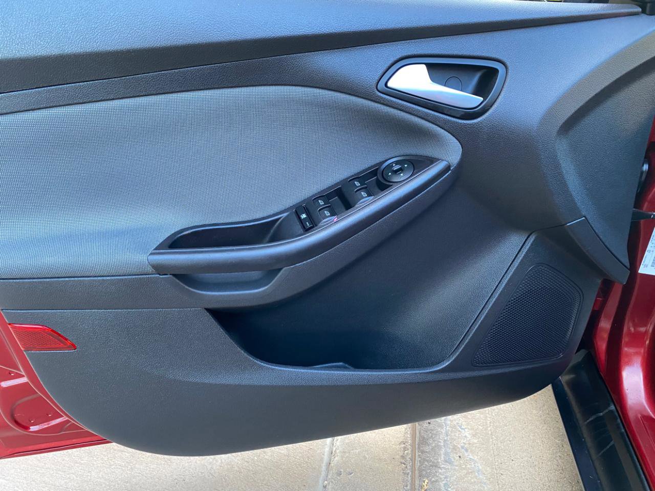 Used 2014 Ford Focus SE image 26