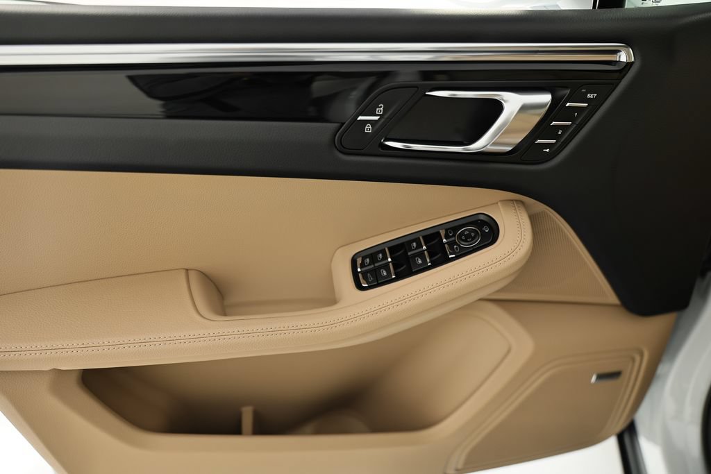 New 2026 Porsche Macan AWD/4WD image 19