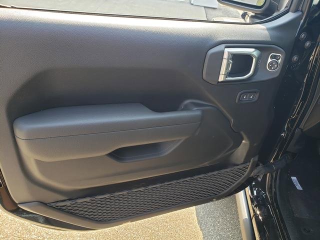 New 2025 Jeep Gladiator Willys image 13