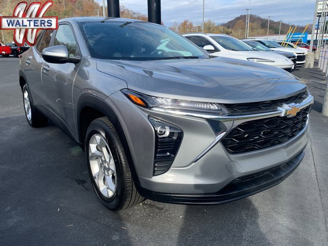 Used 2024 Chevrolet Trax LS w/ LS Convenience Package image 1