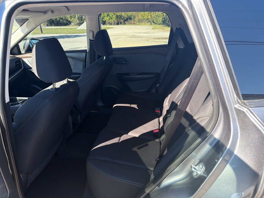 Used 2023 Nissan Rogue S AWD/4WD image 14