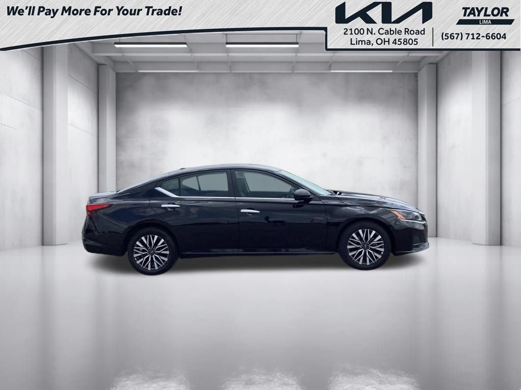 Used 2025 Nissan Altima 2.5 SV FWD image 15