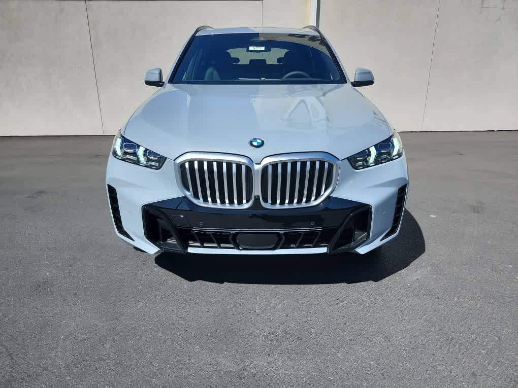 New 2026 BMW X5 xDrive40i w/ M Sport Package AWD/4WD image 5
