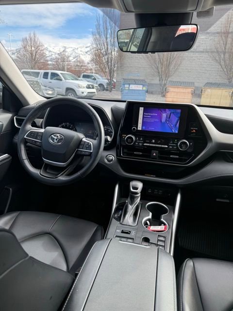 Used 2023 Toyota Highlander XLE image 28