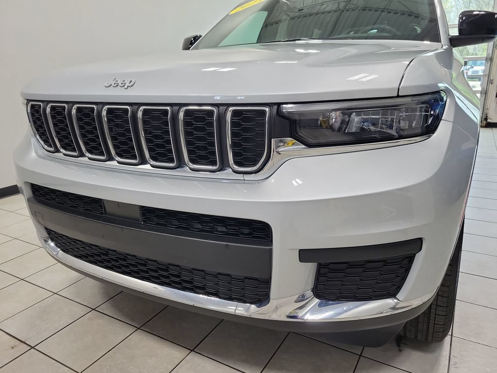 Used 2024 Jeep Grand Cherokee L Laredo AWD/4WD image 24