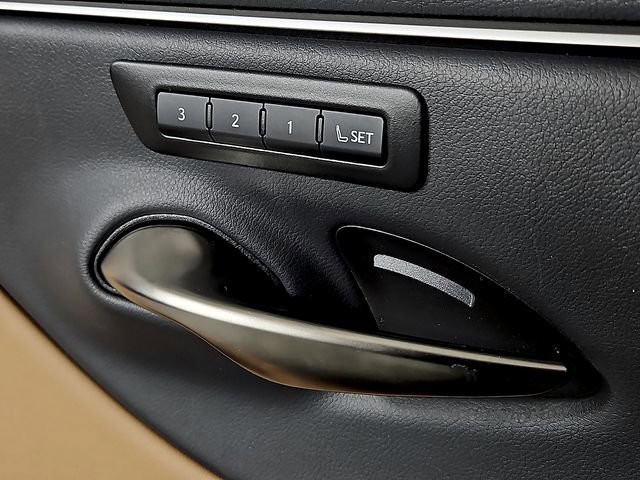 Used 2025 Lexus ES 300h w/ Premium Package image 28