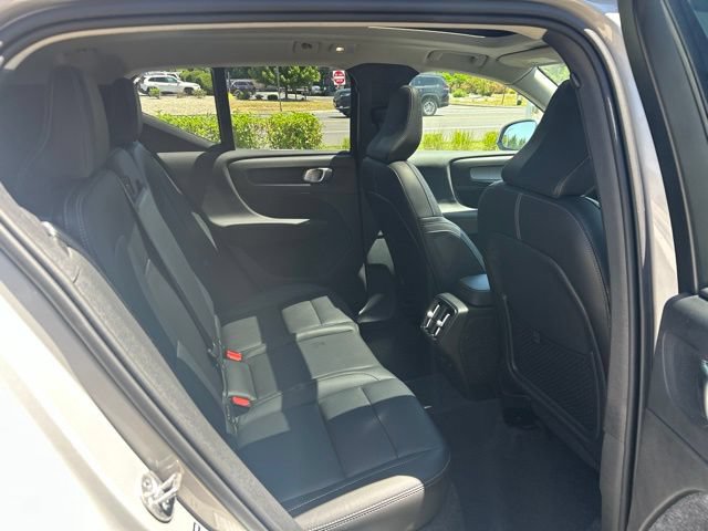 Certified 2025 Volvo XC40 B5 Core AWD/4WD image 13