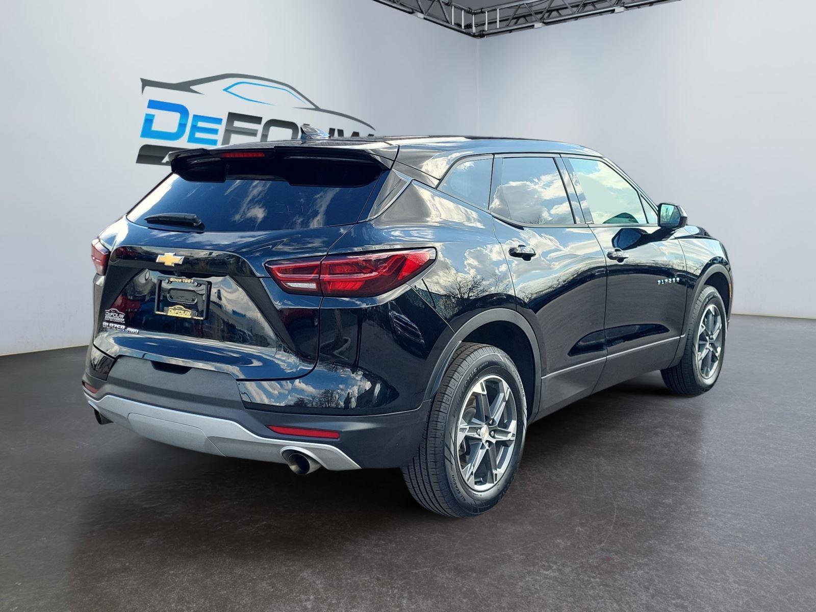 Used 2025 Chevrolet Blazer LT image 3