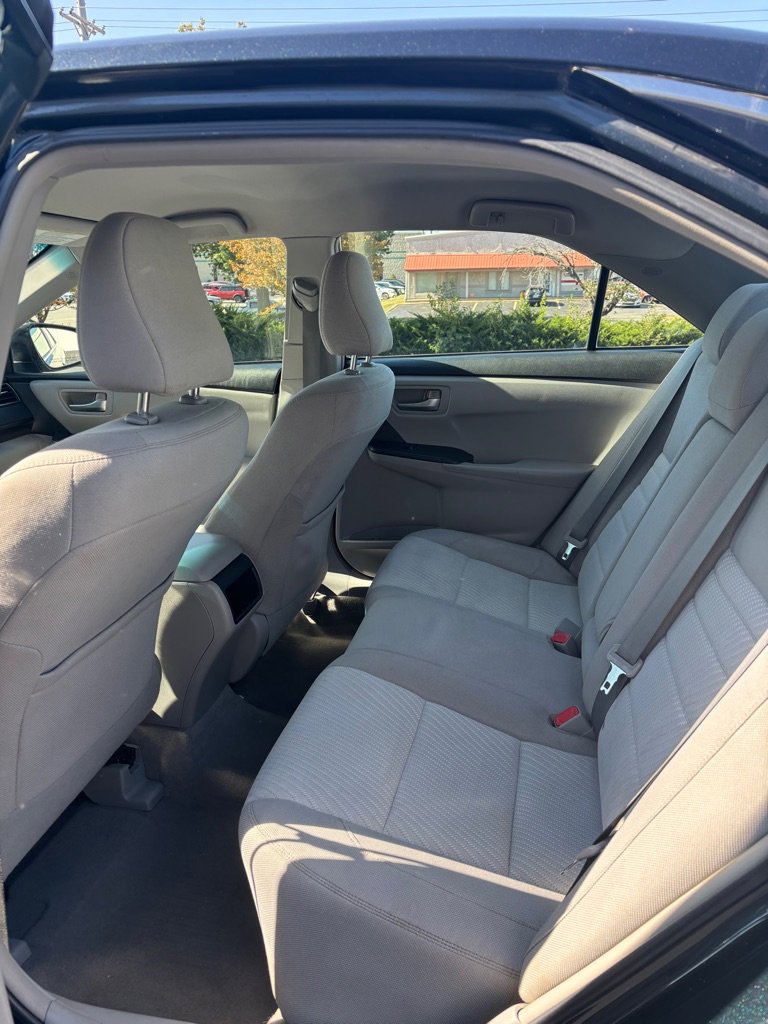Used 2015 Toyota Camry LE image 9