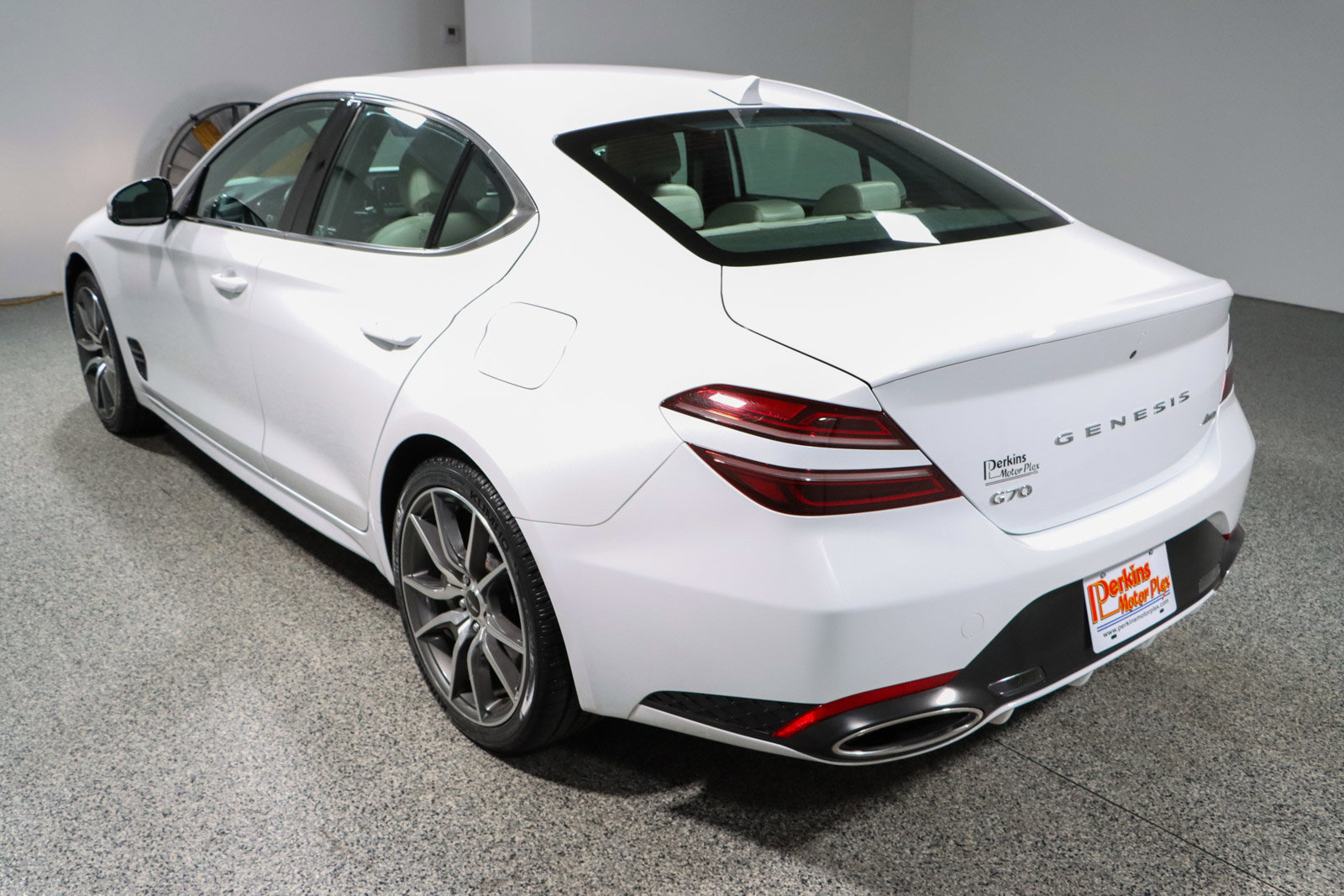 Used 2025 Genesis G70 2.5T image 9