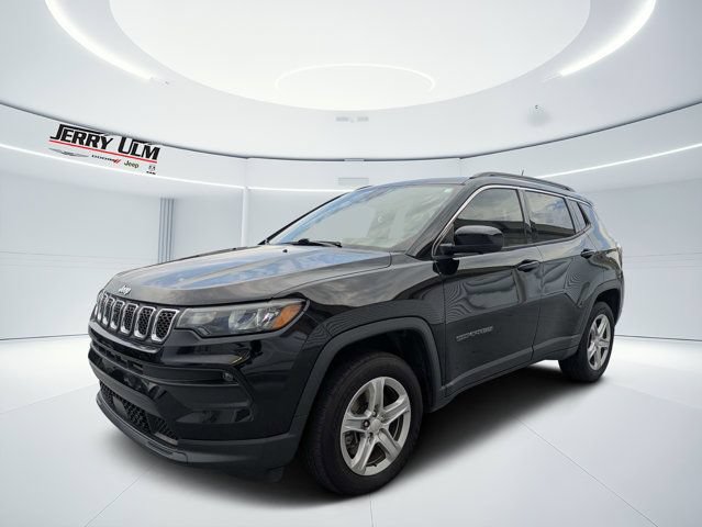 Used 2023 Jeep Compass Latitude w/ Sun and Sound Group AWD/4WD image 7