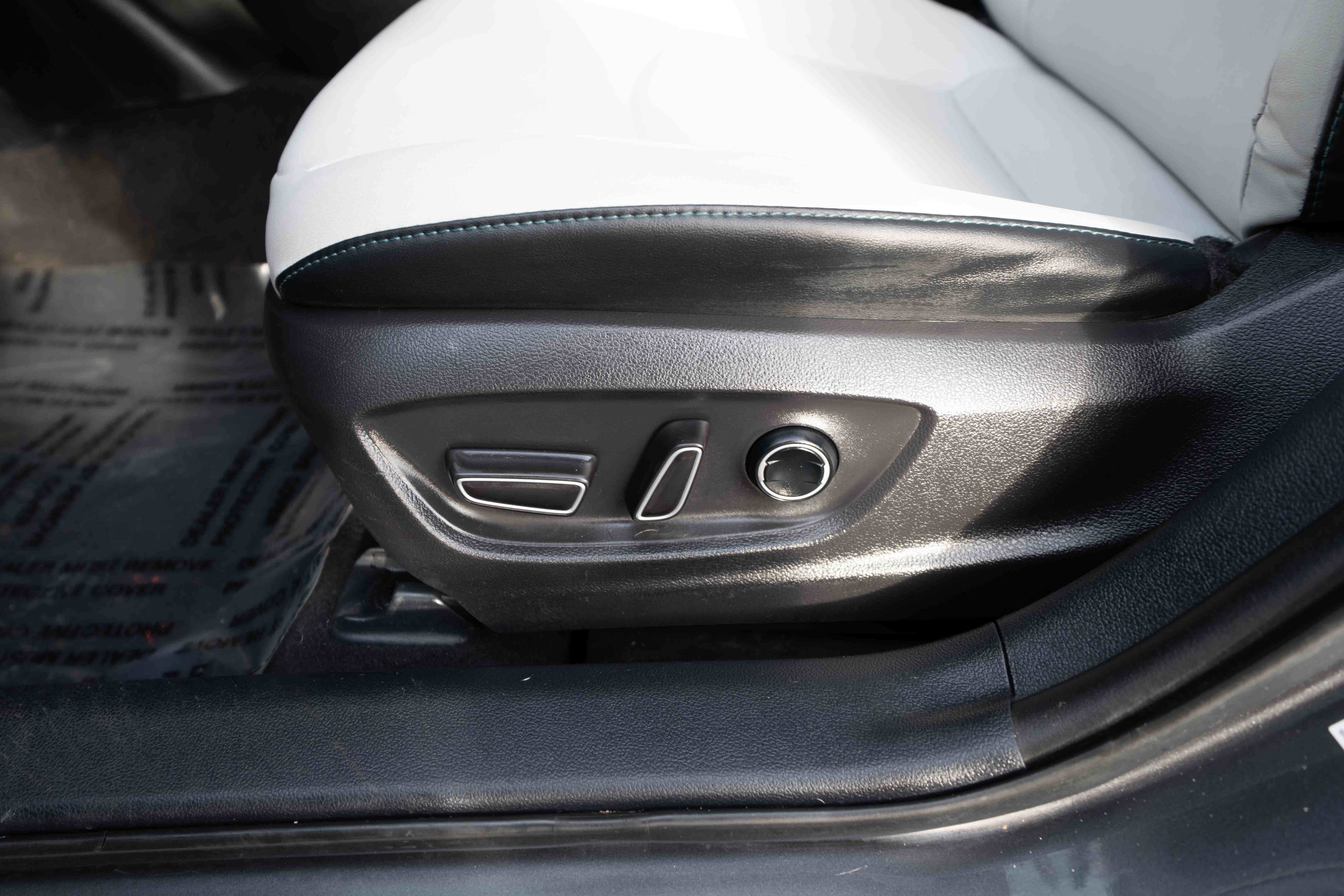 Used 2017 Toyota Prius Four image 12