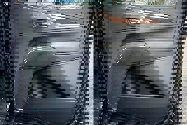 Used 2022 Cadillac Escalade ESV Sport Platinum w/ LPO, ONYX Package image 24