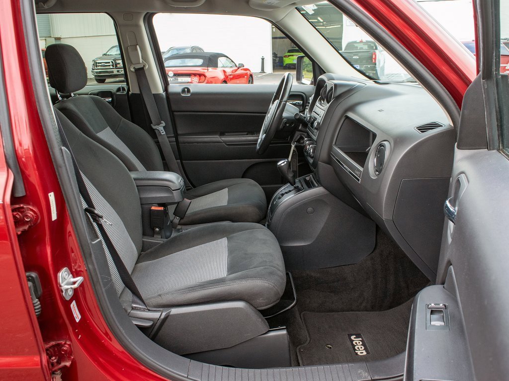 Used 2015 Jeep Patriot Latitude image 31