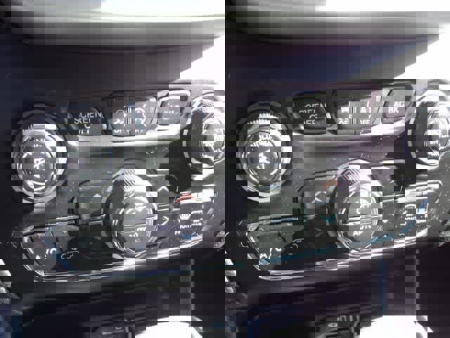 Used 2017 Jeep Cherokee Trailhawk image 15