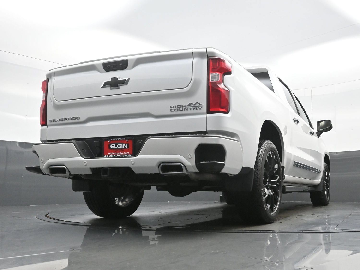 Used 2025 Chevrolet Silverado 1500 High Country AWD/4WD image 34