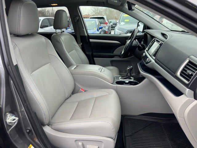 Used 2018 Toyota Highlander XLE image 26