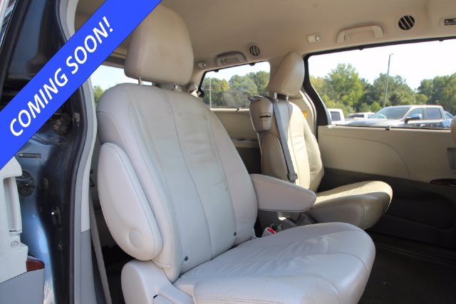 Used 2014 Toyota Sienna XLE FWD image 5