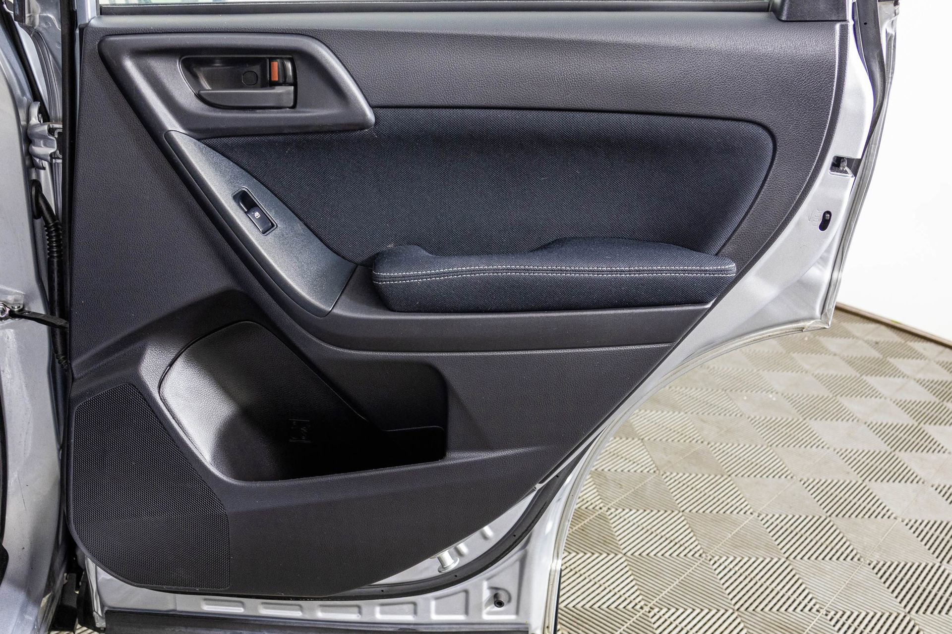 Used 2015 Subaru Forester 2.5i w/ Alloy Wheel Package image 39